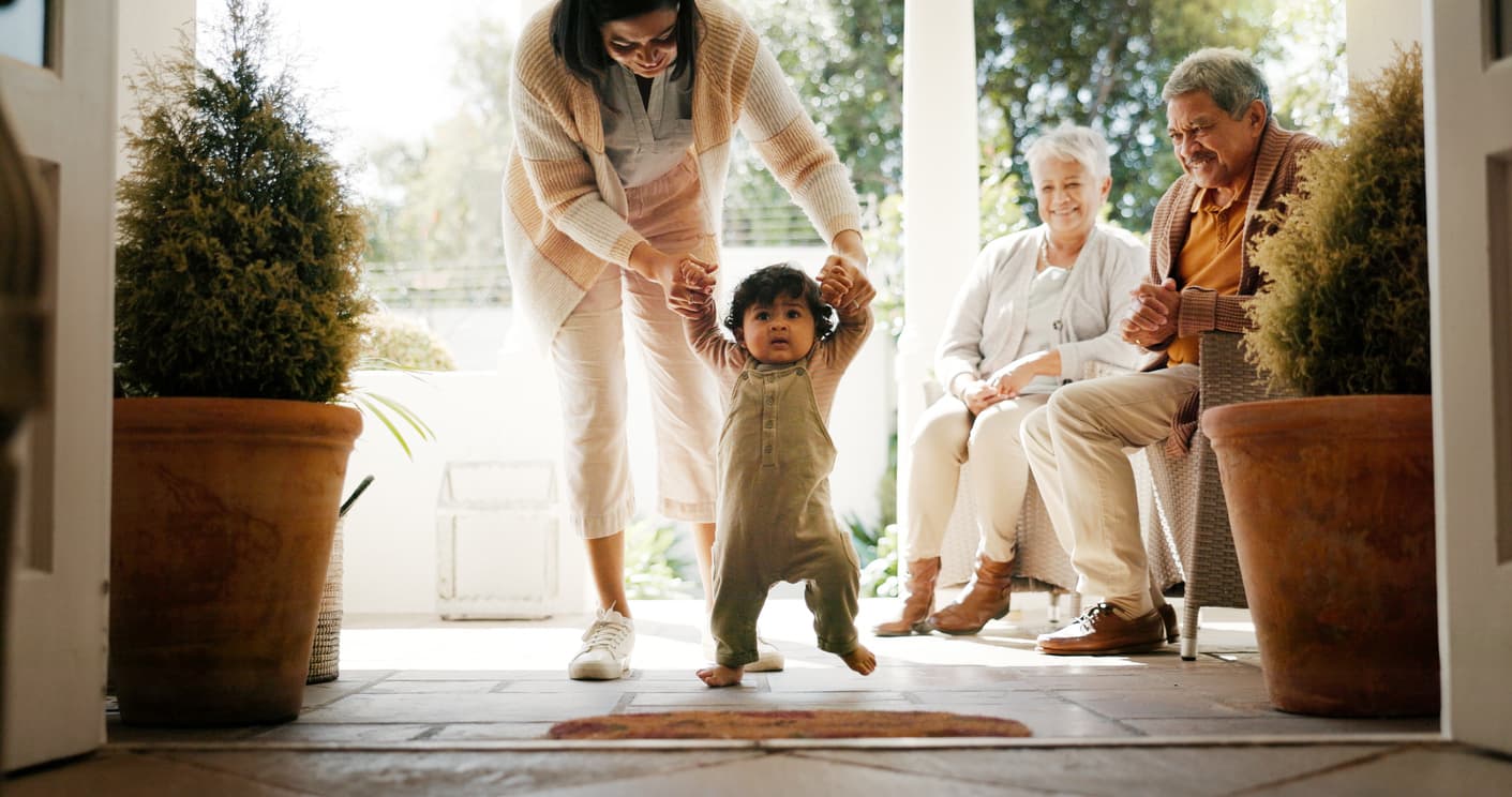 estate-kit-family-child-walking